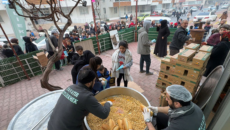 “Şivlilik” diye gelen çocuklara tantuni ikram ettiler
