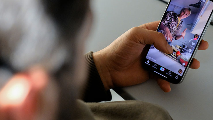 ‘Sosyal medya kullanım süresi yoğunluğu, gençlerde beyin çürümesine yol açıyor’