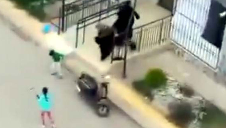 Tartıştığı ailenin kaçmaya çalışan 6 yaşındaki oğlunu bıçakladı