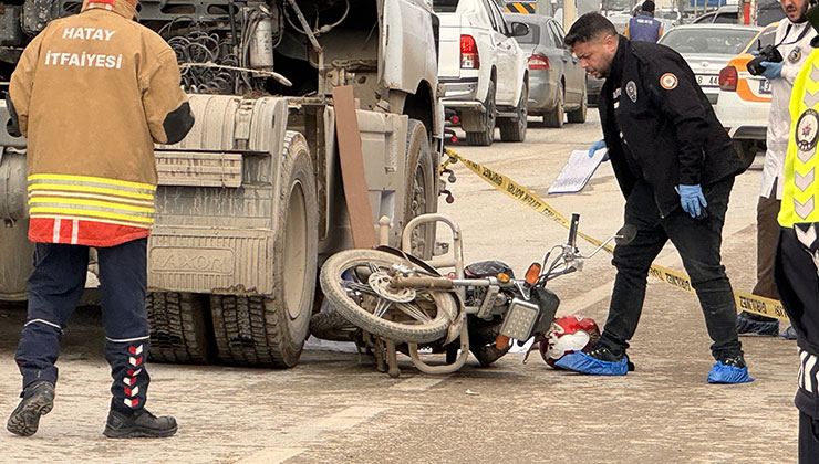 Tır ile çarpışan motosikletteki anne ve 2 aylık bebeği öldü