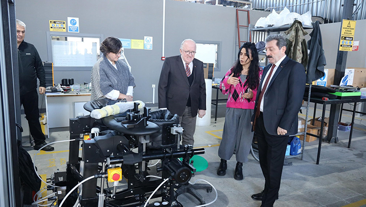 Türk mühendislerden çocuklar için mobil yürüme robotu