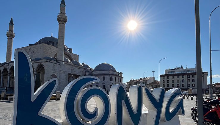 Türkiye’nin dört bir yanında kar, Konya’da güneş var
