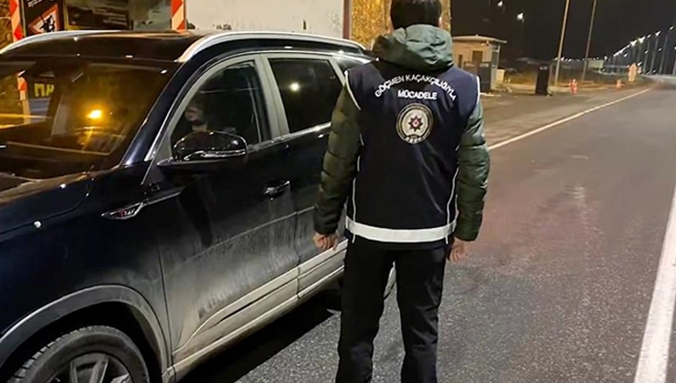 Ülke genelindeki denetimlerde 55 göçmen kaçakçısı ile 972 düzensiz göçmen yakalandı