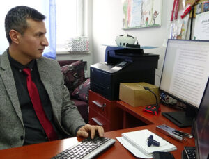 Uzmanından yapay zeka uyarısı: “Evcilleştirmezsek aileyi yıkar”