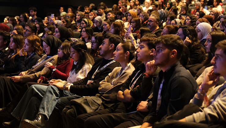 Zirve Kademe LinkedIn Etkinliği gençlere ilham verdi