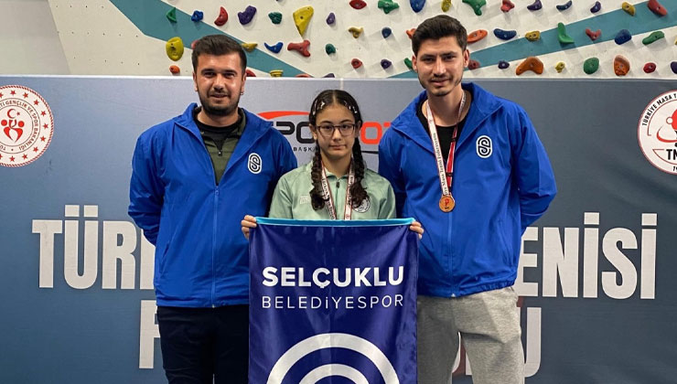 Selçuklulu Ceyda Dökmeci kürsüye çıktı