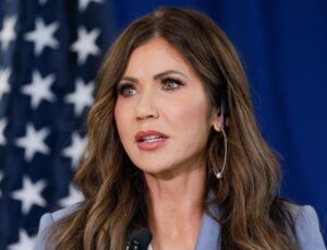 ABD İç Güvenlik Bakanı Noem, suç işleyen Venezuelalıları sınır dışı etmeyi sürdüreceklerini belirtti