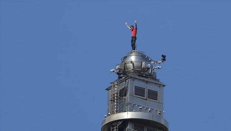 ABD’li tırmanıcı Alex Honnold, “Taipei 101” gökdeleninin tepesine ipsiz çıktı
