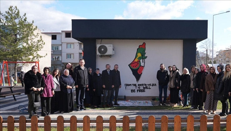 AK Parti Kadın Kolları duvar resimleriyle Gazze’deki insanlık dramına dikkati çekti