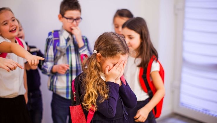 Akran zorbalığının temeli evde öğrenilen davranışlardır