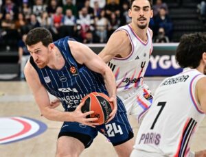 Anadolu Efes, İtalya deplasmanında