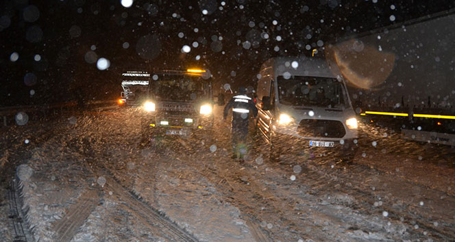 Antalya–Konya karayolunda gece kar sürprizi
