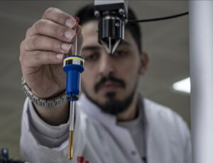 Atatürk Üniversitesinden bilim insanları Erzurum’da ilaç ham maddesi üretiyor