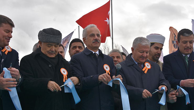 Bakan Uraloğlu: Bölünmüş yol ağımızı, 30 bin kilometrenin üzerine çıkarmanın gururunu yaşıyoruz