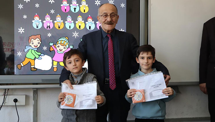 Başkan Bayındır öğrencileri yalnız bırakmadı