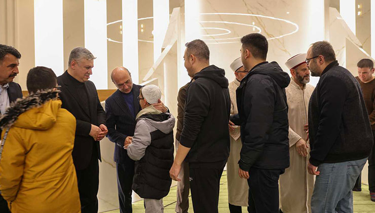 Başkan Pekyatırmacı Miraç Kandili’nde vatandaşlarla bir araya geldi