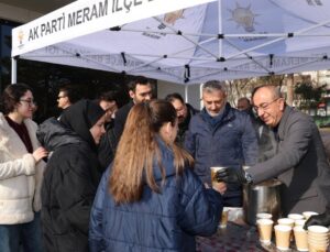 Başkanlardan üniversite öğrencilerine çorba ikramı