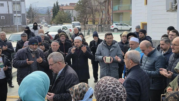 Beyşehir’de umre yolcuları dualarla uğurlandı