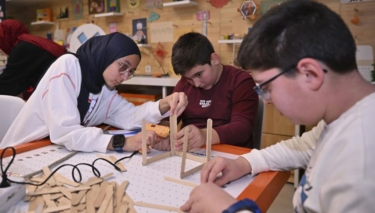 “Bilim Merkezleri Kış Akademisi”nde öğrenciler hem eğleniyor hem öğreniyor