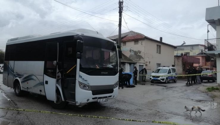 Boşanma aşamasındaki karısını sokak ortasında öldürdü