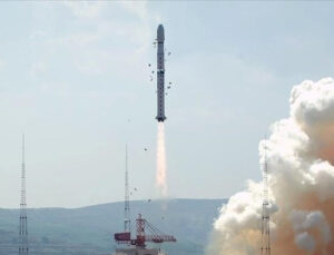 Çin, “Guovang” ağının parçasını oluşturacak internet uydularının 19. grubunu fırlattı