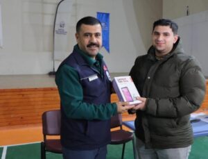 Depremzede öğrencilere burs ve tablet desteği