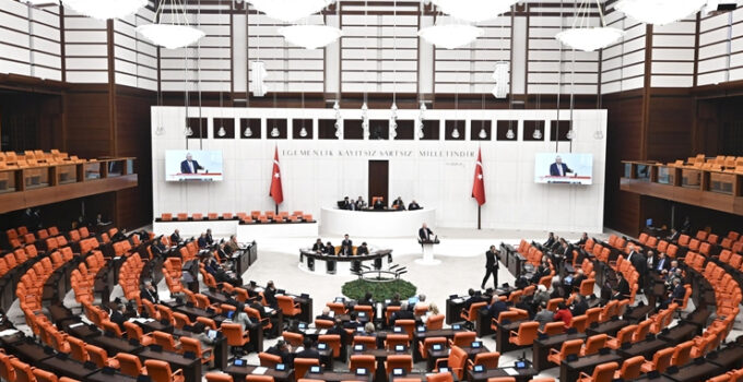 En düşük emekli aylığının 20 bin liraya yükseltilmesine ilişkin madde, Genel Kurul’da kabul edildi