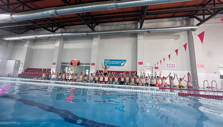 Geleceğin yüzücüleri Kulu’da yetişiyor