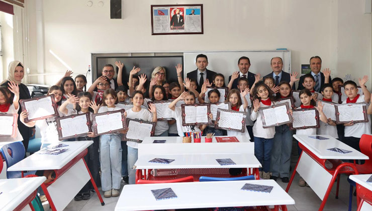 Hasan Kılca öğrencilerin karne heyecanına ortak oldu