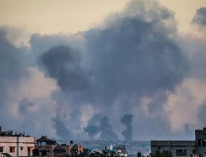 İsrail, ateşkese rağmen Gazze’nin farklı bölgelerini bombalamayı sürdürdü