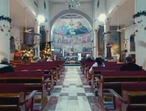 İsrail’in Gazze’ye saldırılarının neden olduğu patlamalar kilisedeki ayine gölge düşürdü