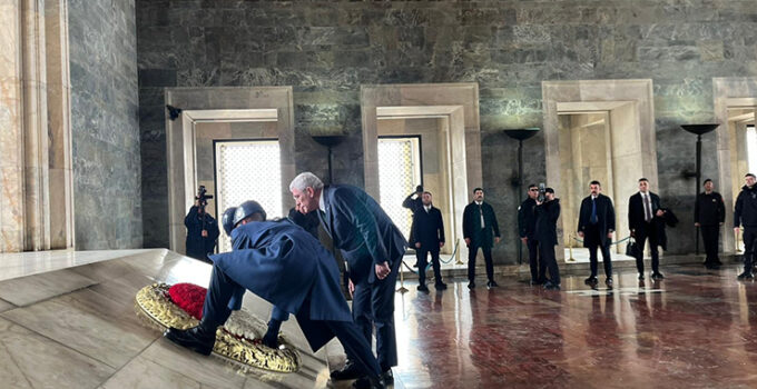 İYİ Parti’den, Anıtkabir’e ziyaret