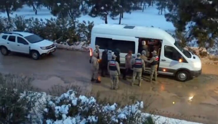 Jandarmanın 26 ildeki göçmen kaçakçılığı operasyonları kapsamında 59 şüpheli tutuklandı