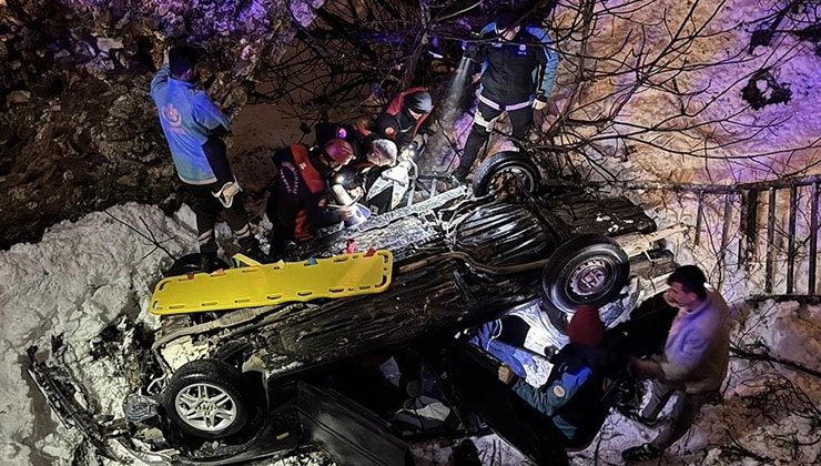 Kahramanmaraş’ta köprüden düşen otomobildeki 5 kişi yaralandı