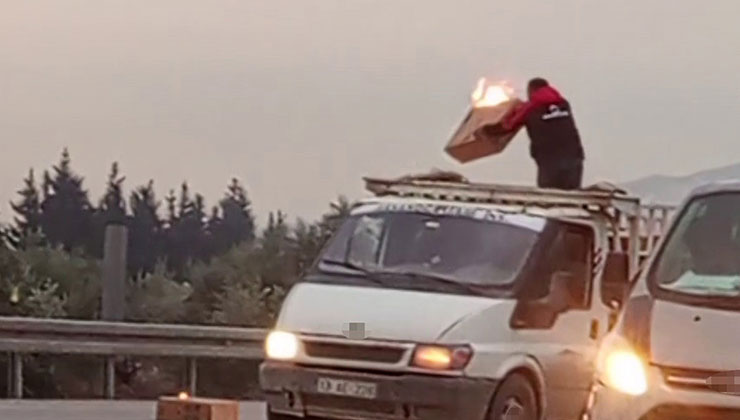 Kamyonetin alevlere teslim olmasının önüne sürücünün gayreti geçti