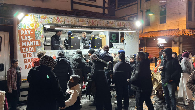 Karatay Belediyesi’nden ballı süt ikramı