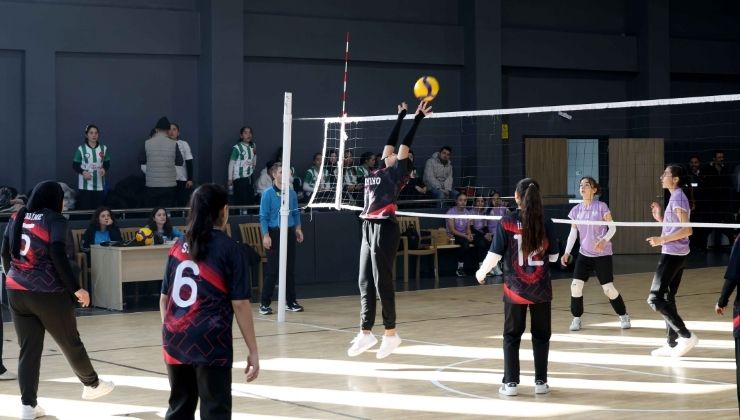 Karatay’da okullar filede terliyor