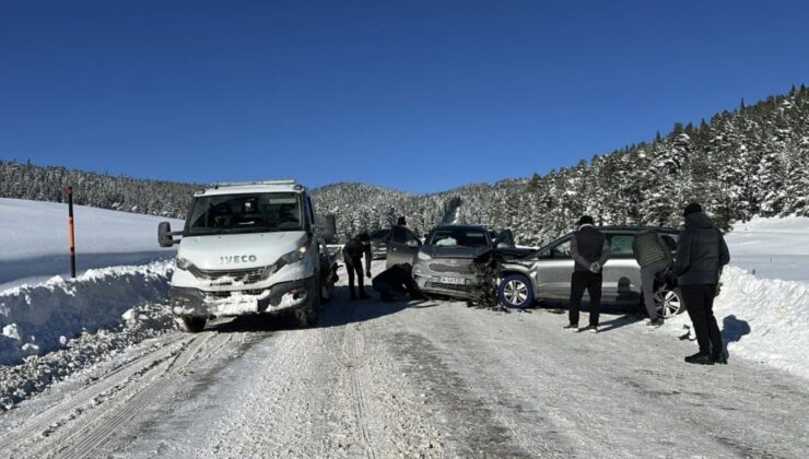 Kartalkaya yolunda 2 cip kafa kafaya çarpıştı