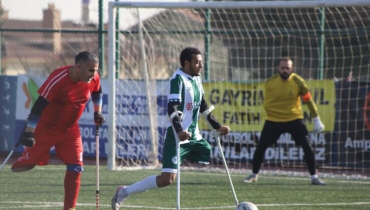 Konya Ampute evinde berabere kaldı