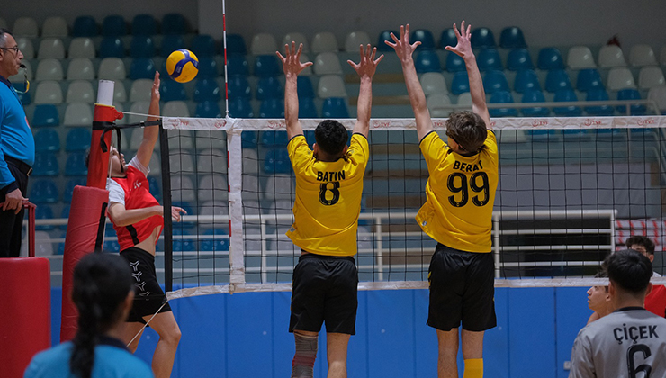 Konya Büyükşehir Belediyespor lideri ağırlıyor