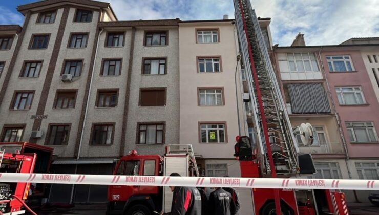 Konya’da apartmanın çatısında çıkan yangın korkuttu