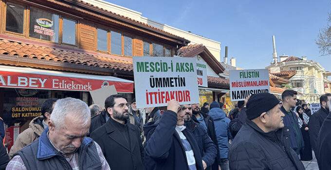 Konya’da bir grup Kudüs ve Gazze’ye destek için bir araya geldi