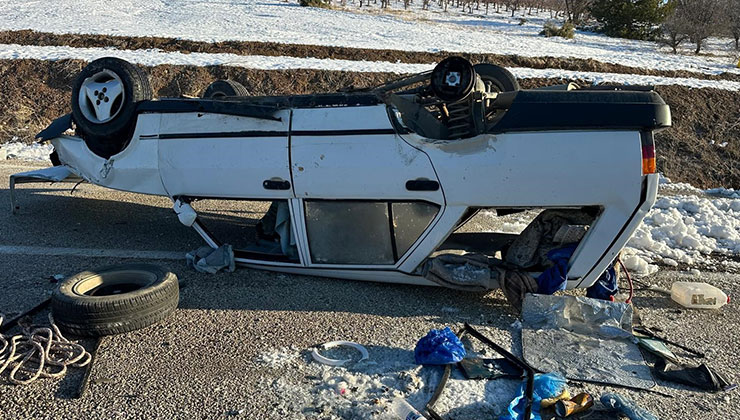 Konya’da buzda kayan otomobil takla attı