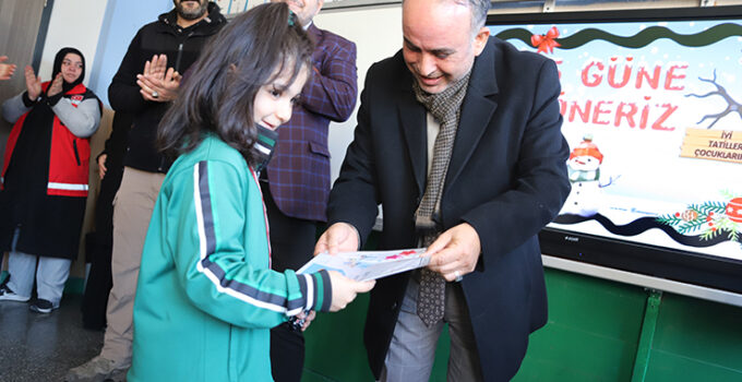 Konya’da gazi kızının karne sevinci