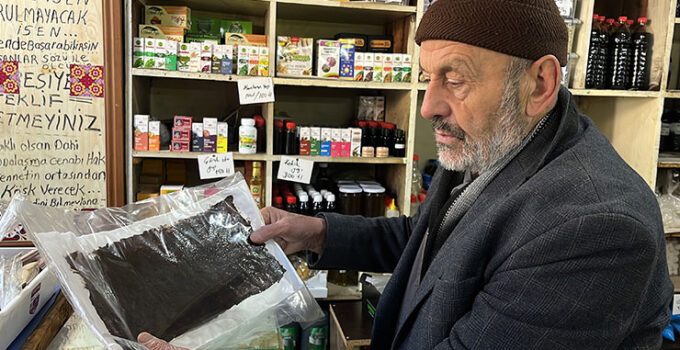 Konya’da geleneksel zanaatı 65 yıldır yaşatıyor