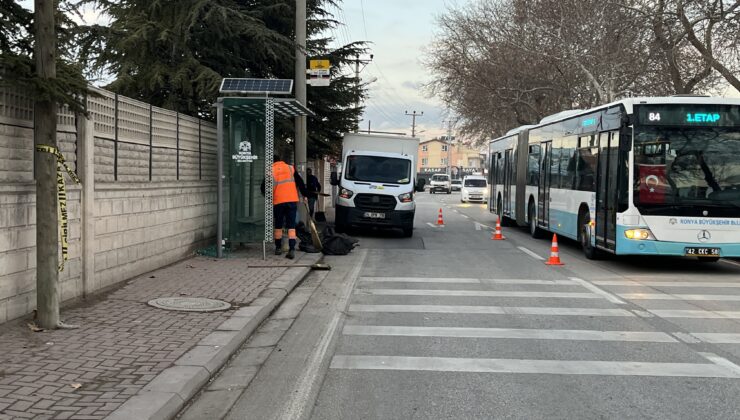 Konya’da motosiklet otobüs durağına çarptı: 1 ölü