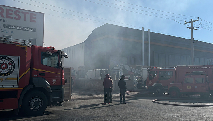 Konya’da sanayi sitesindeki depoda çıkan yangın korkuttu