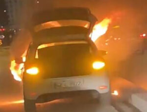 Konya’da seyir halindeki otomobil alevlere teslim oldu