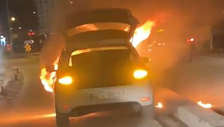 Konya’da seyir halindeki otomobil alevlere teslim oldu