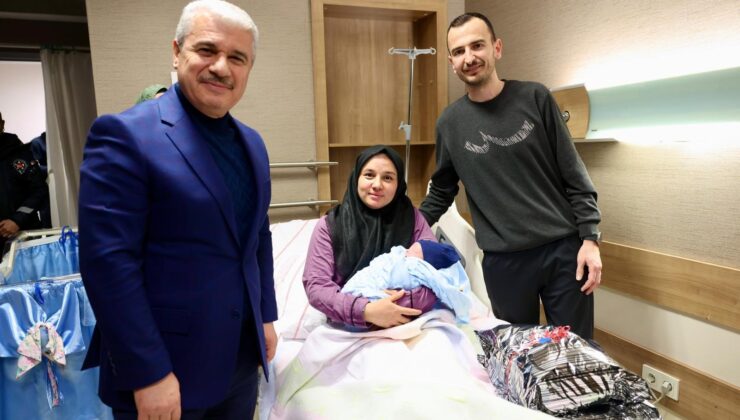 Konya’da yeni yılın ilk bebeği Alparslan bebek oldu